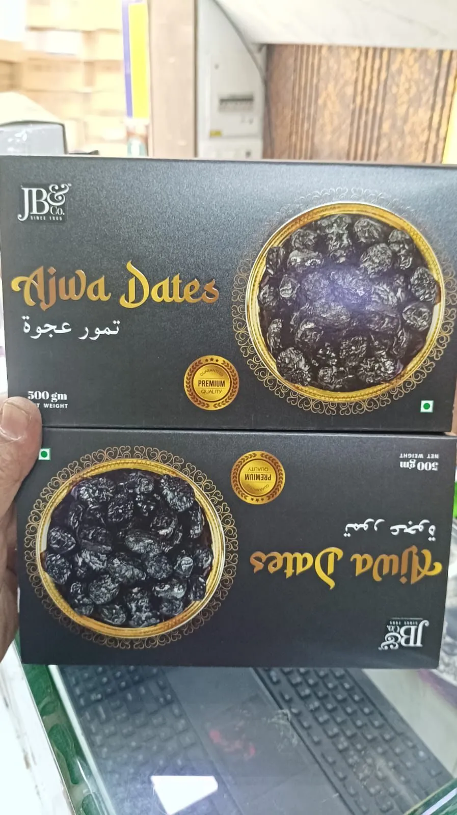 Ajwa dates in 500 g boxes