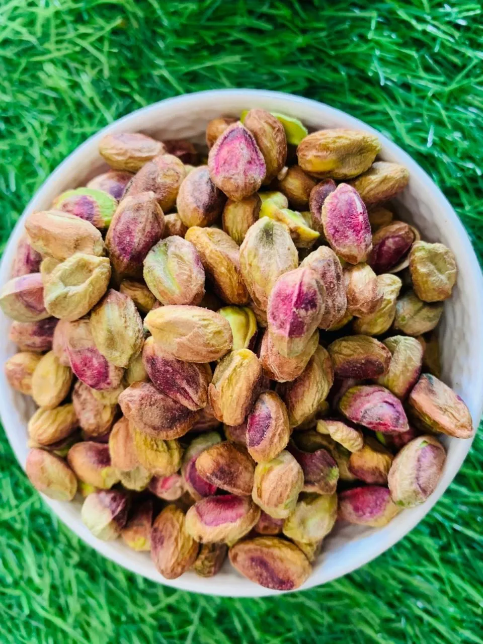 A bowl of shelled pistachios